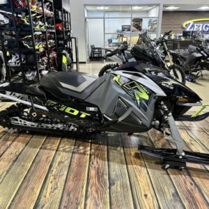 Riot 8000 146"/1.60" ARS II W/QS3 Shocks Charcoal